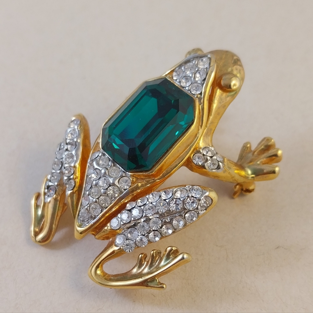 Gold and Green Frog Brooch - Picture 2 of 14